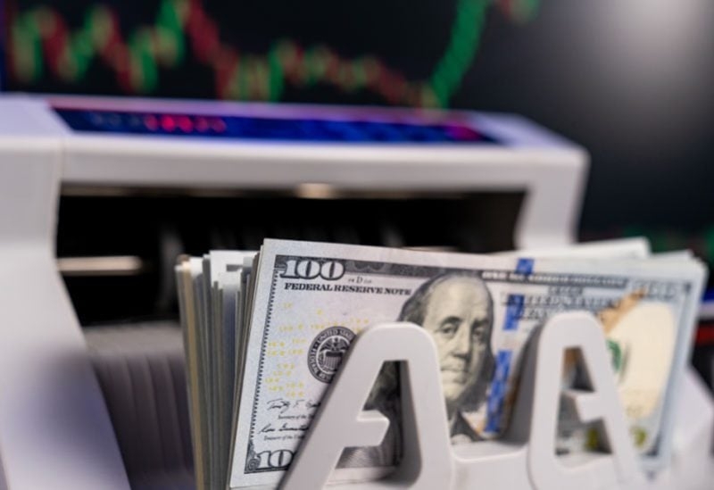 الدولار يتراجع والاحتياطي الفيدرالي يستعد لتثبيت الفائدة