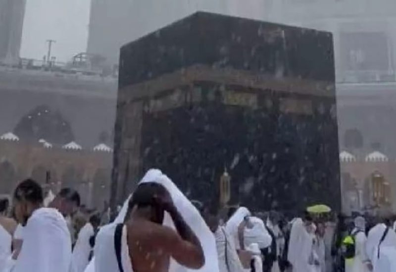 فيديو.. أمطار غزيرة وحبات برد في الحرم المكي وسط تحذيرات من الأرصاد
