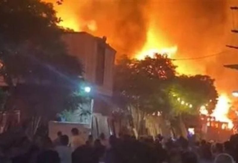 فيديو.. حريق هائل يلتهم مخازن أخشاب وعقارًا سكنيًا في حي الشرابية بالقاهرة