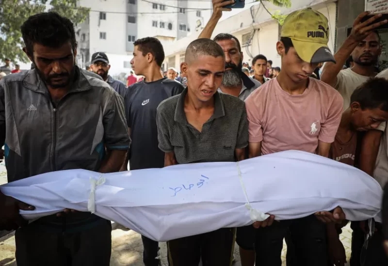 طفل جديد يموت جوعاً في غزة.. و900 ألف طفل يواجهون الموت البطيء بسوء التغذية