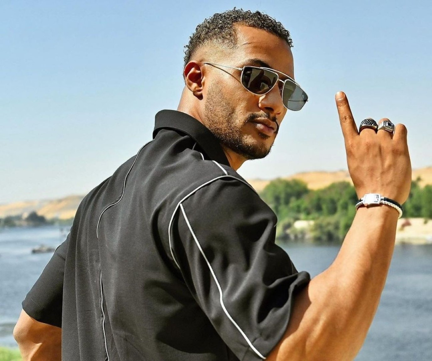 محمد رمضان ينشر صوراً مع شيرين رضا ويعلق: مش فاضي