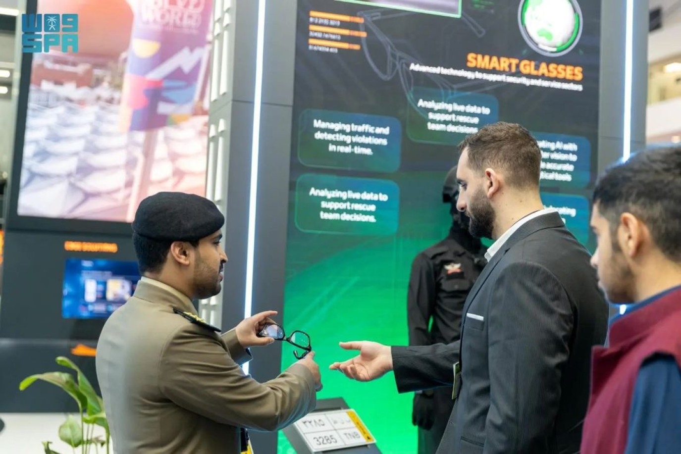 الداخلية السعودية تستعرض النظارة الذكية بمؤتمر ليب التقني 2025