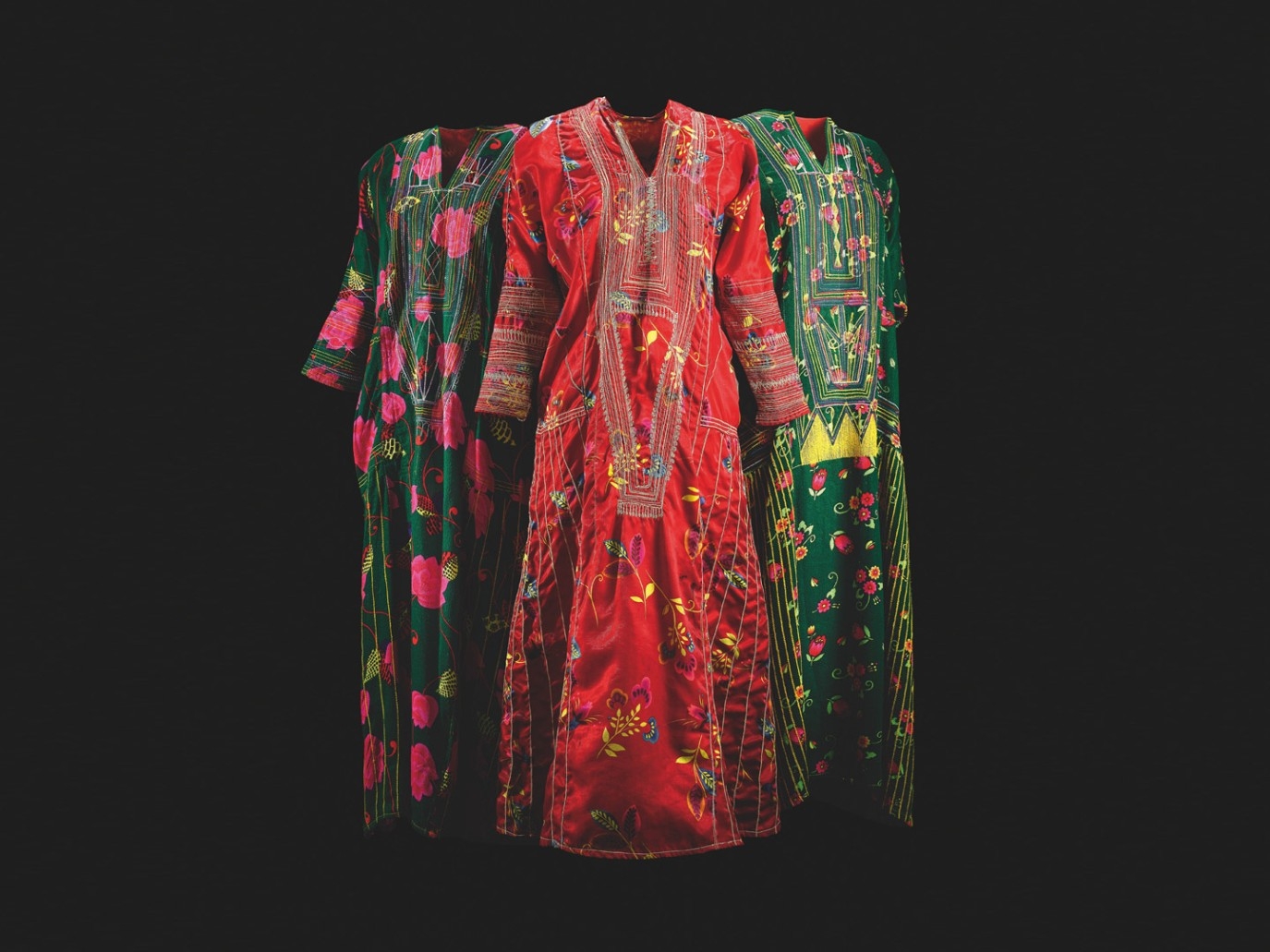 كتاب «أزياء المملكة العربية السعودية: تراث من الموضة» COSTUMES OF SAUDI ARABIA: A HERITAGE OF FASHION