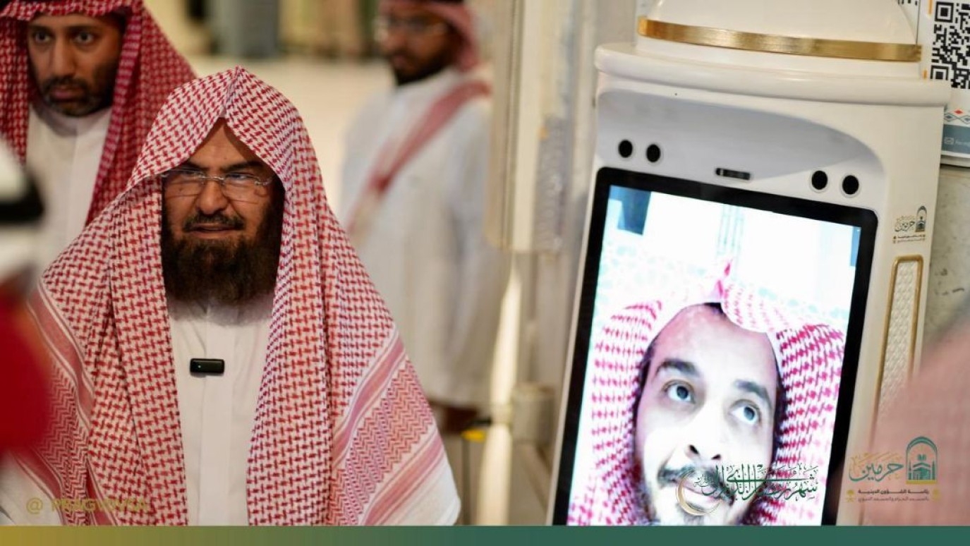 السديس يدشن روبوت منارة لإجابة السائلين في المسجد الحرام