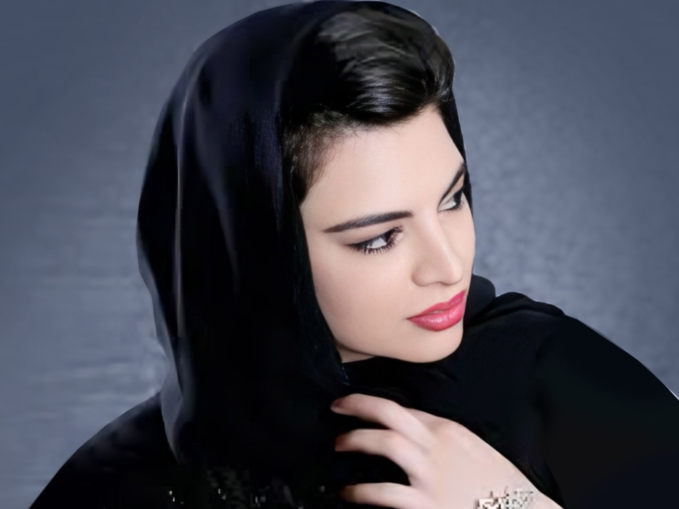 نوف المير: تصاميمي تروي قصصًا وتضفي جمالًا وسحراً للمرأة