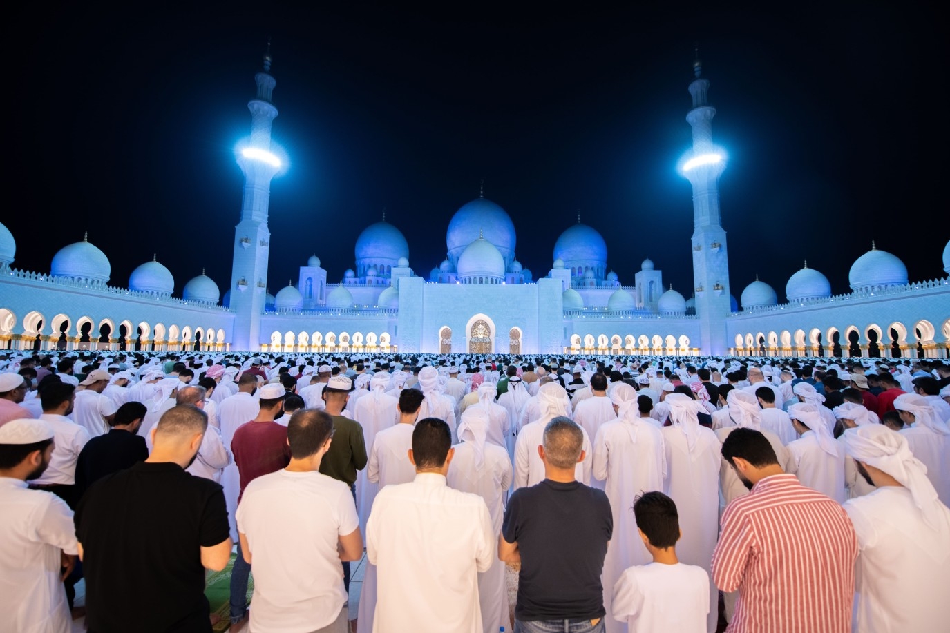 جامع الشيخ زايد الكبير يعتمد جدول قراء العشر الأواخر من شهر رمضان 1446