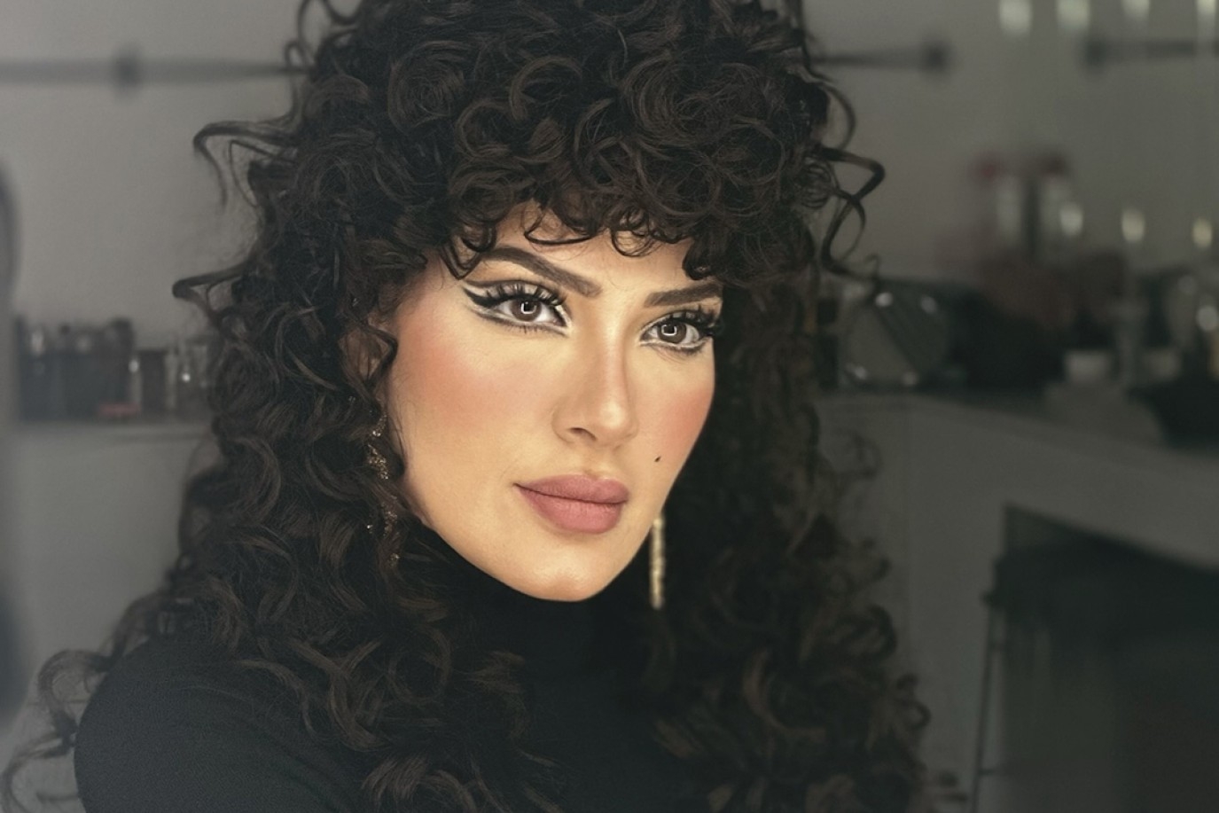 رغم إصابة قدمها.. هبة الدري تواصل تقديم مسرحية ريد كاربت