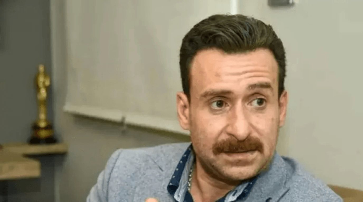 نجوم الفن يواسون نضال الشافعي في جنازة زوجته