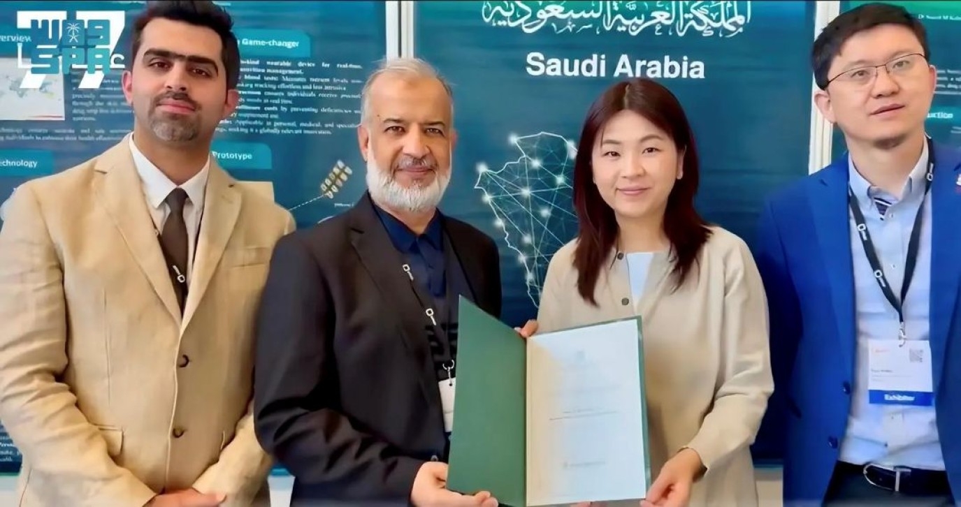 الاتحاد الفرنسي للمخترعين يقدم الميدالية الفخرية لجامعة أم القرى نظير دعمها للابتكارات