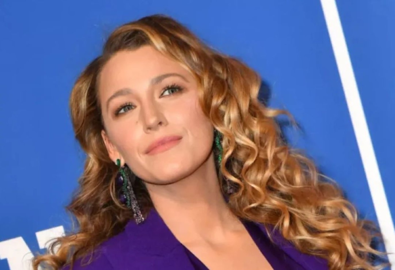 بليك ليفلي تُروج لفيلم "another simple favor" بصحبة فريق العمل