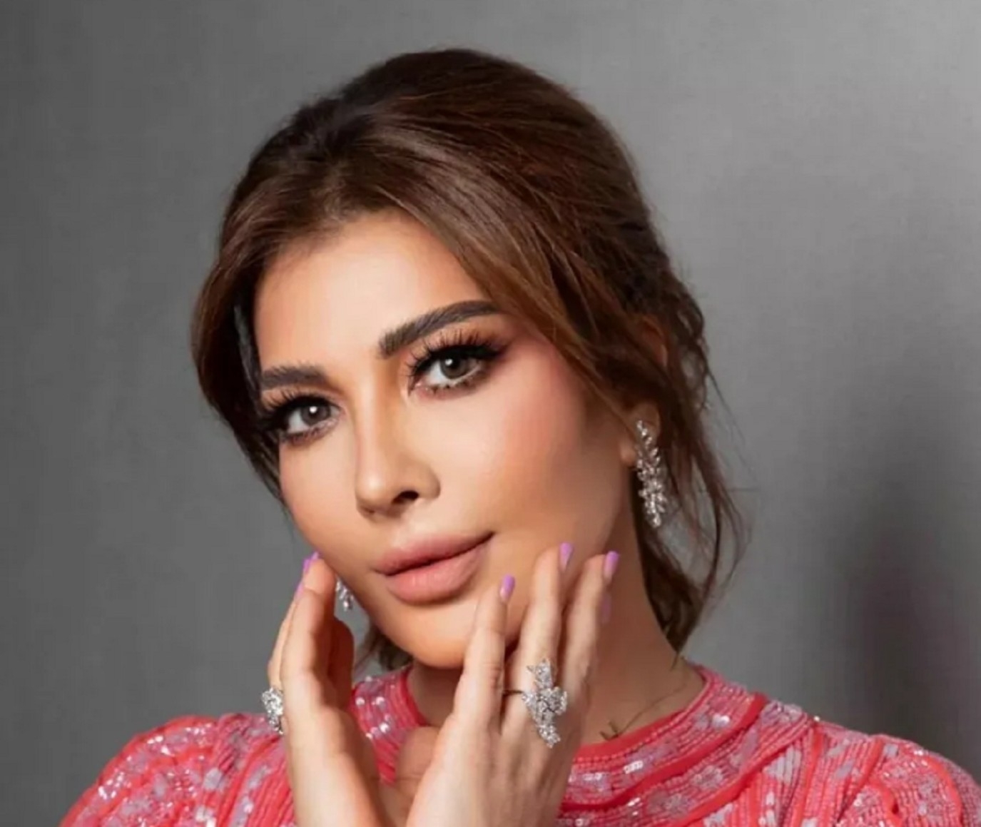 أصالة تتحدث عن علاقتها بزوجها فائق حسن: يعاملني كابنته