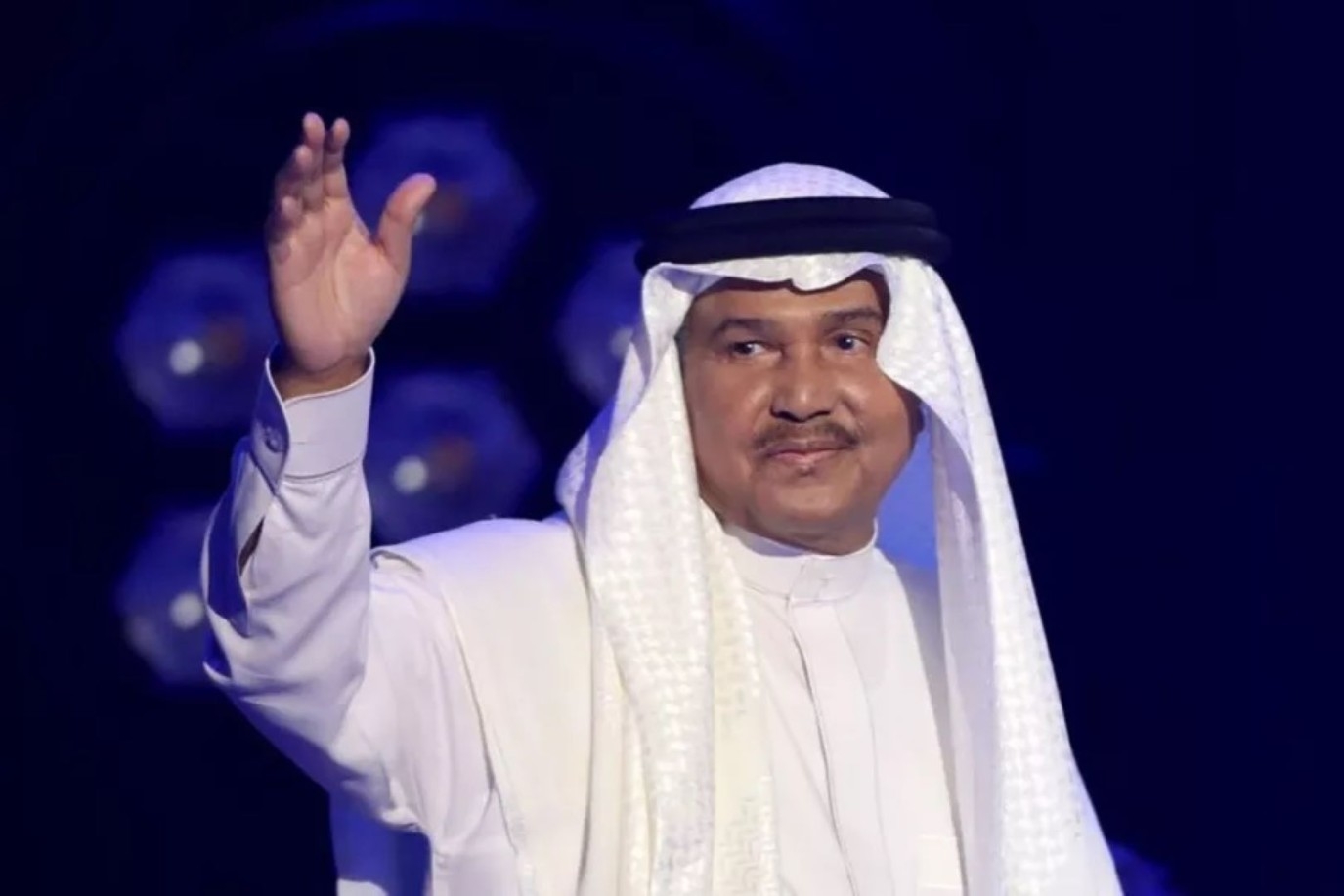 بعد 3 سنوات من الغياب عن مصر.. محمد عبده يحيي حفلًا في دار الأوبرا