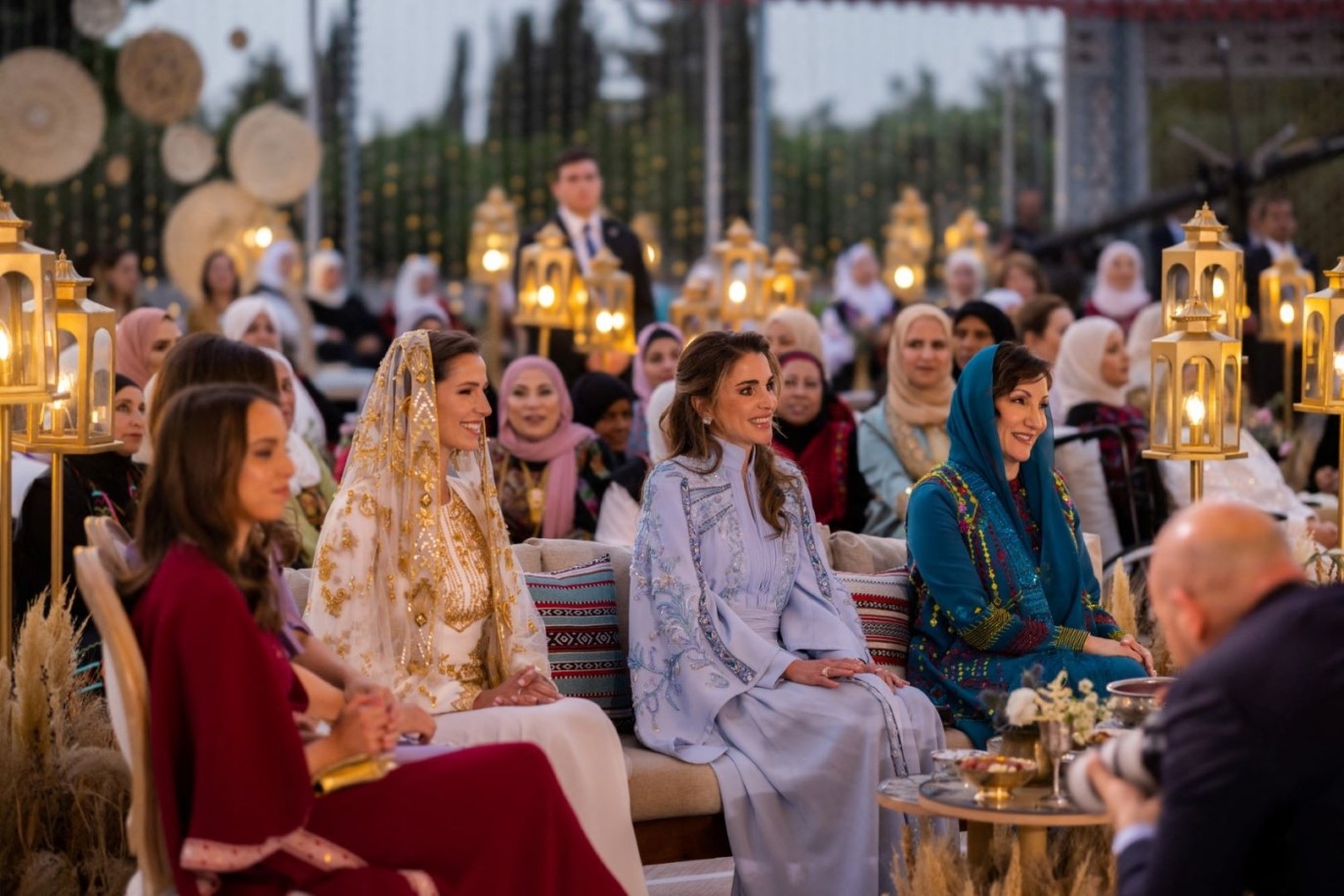 الملكة رانيا تُعايد الأميرة رجوة بمناسبة يوم ميلادها