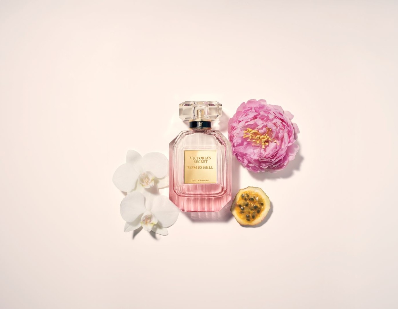 فيكتوريا سيكريت تحتفل بمرور 15 عامًا على إطلاق عطر بومبشيل Eau De Parfum
