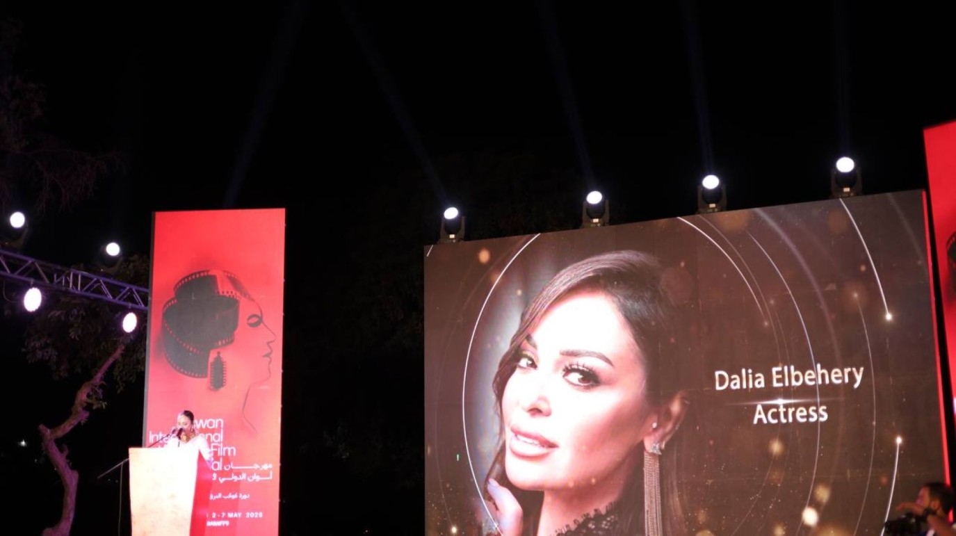 داليا البحيري تلقي كلمة الافتتاح بمهرجان أسوان لأفلام المرأة: كوكب الشرق اختيار موفق