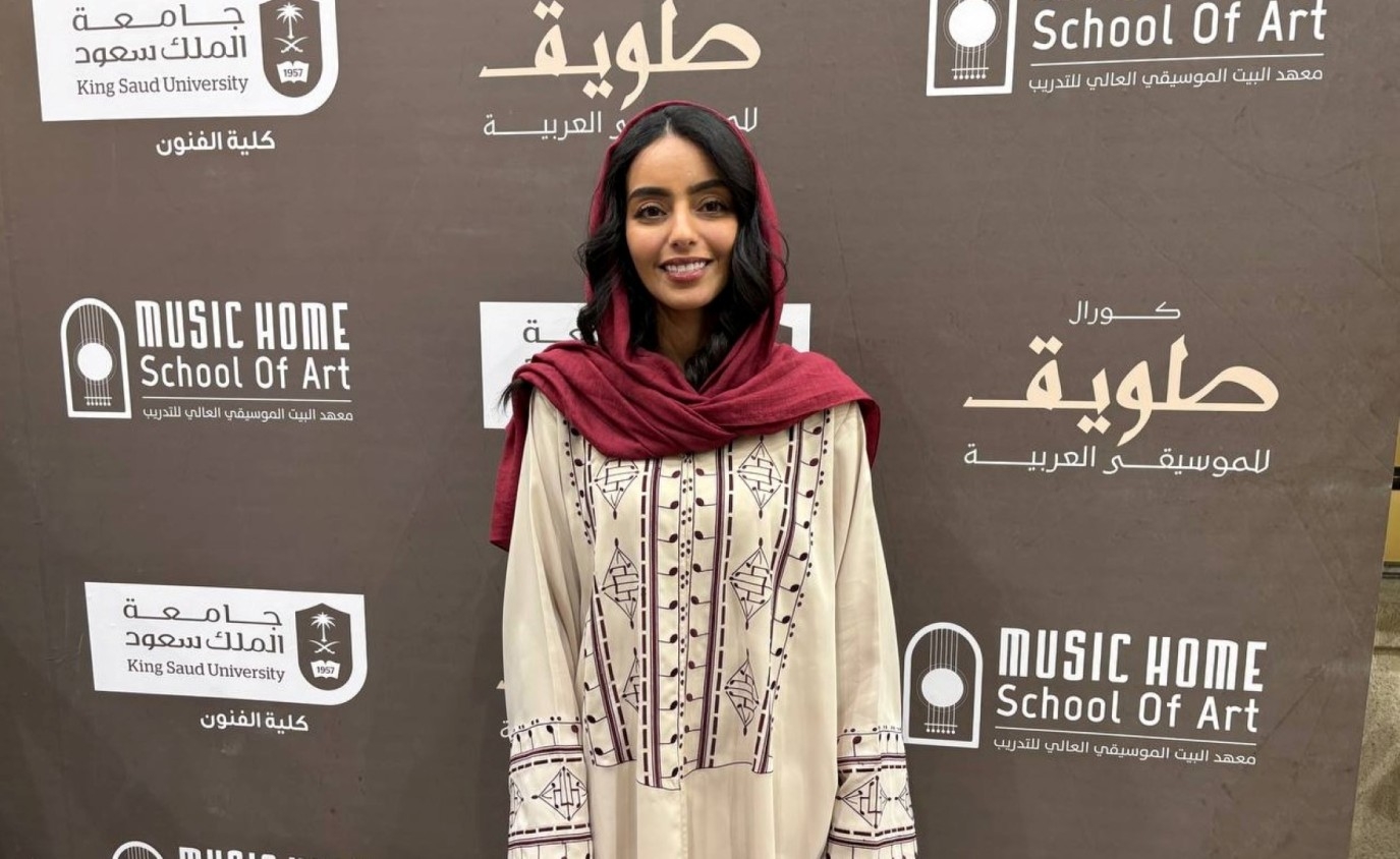 خاص لـ«سيدتي» سناء وأحلام: سعيدتان بالمشاركة بحفل كورال طويق للموسيقى العربية وتَعلمنا الكثير منه