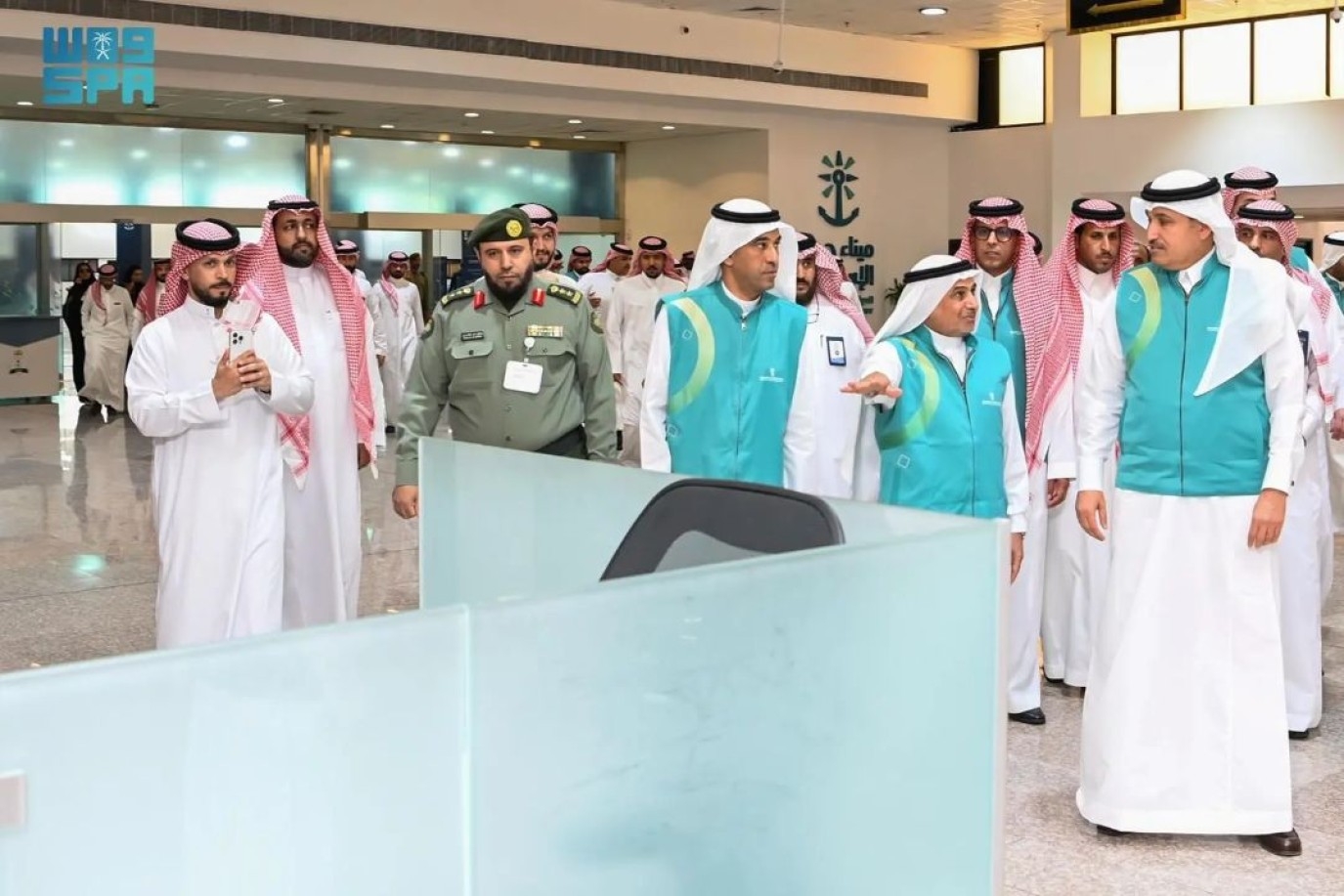 وزير النقل السعودي يقف على استعدادات المنظومة لخدمة ضيوف الرحمن في موسم حج 1446هـ