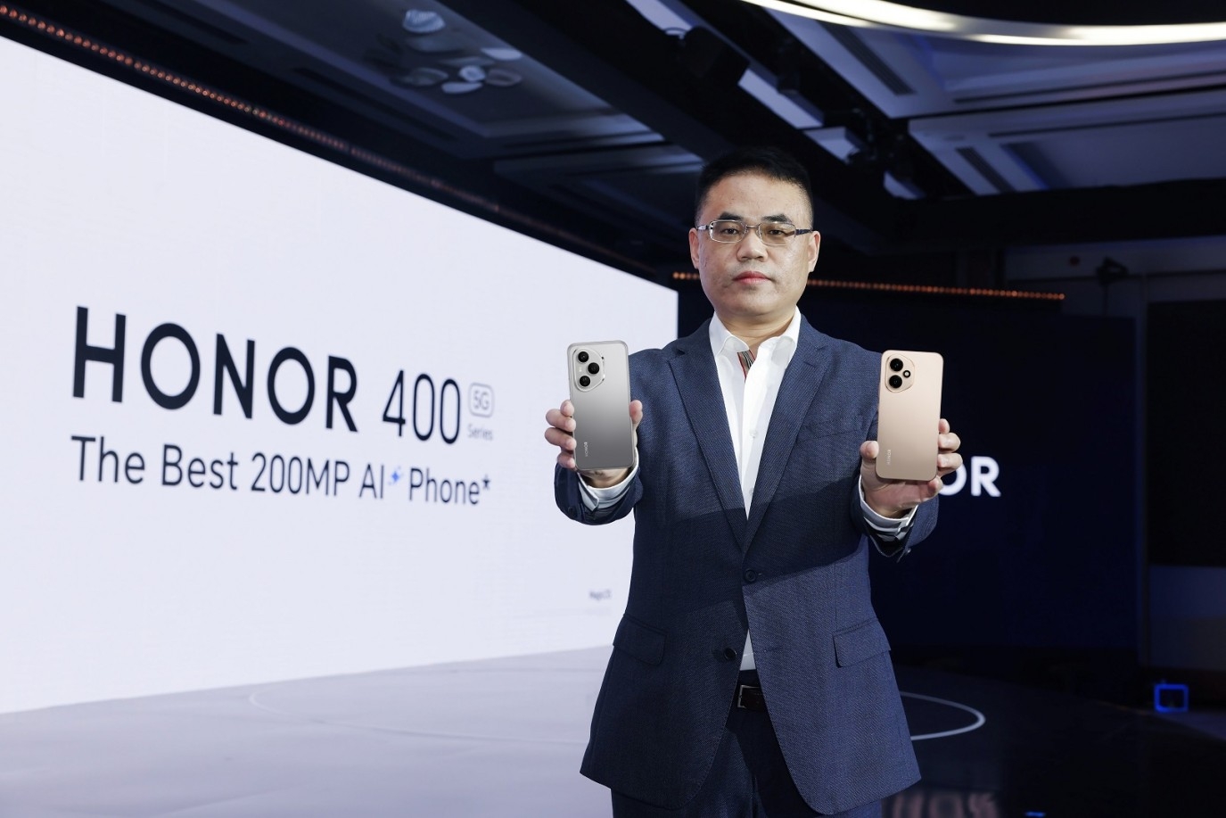 HONOR تكشف عن سلسلة HONOR 400 Series بكاميرا 200 ميجابكسل مدعومة بالذكاء الاصطناعي وAI Creative Editor