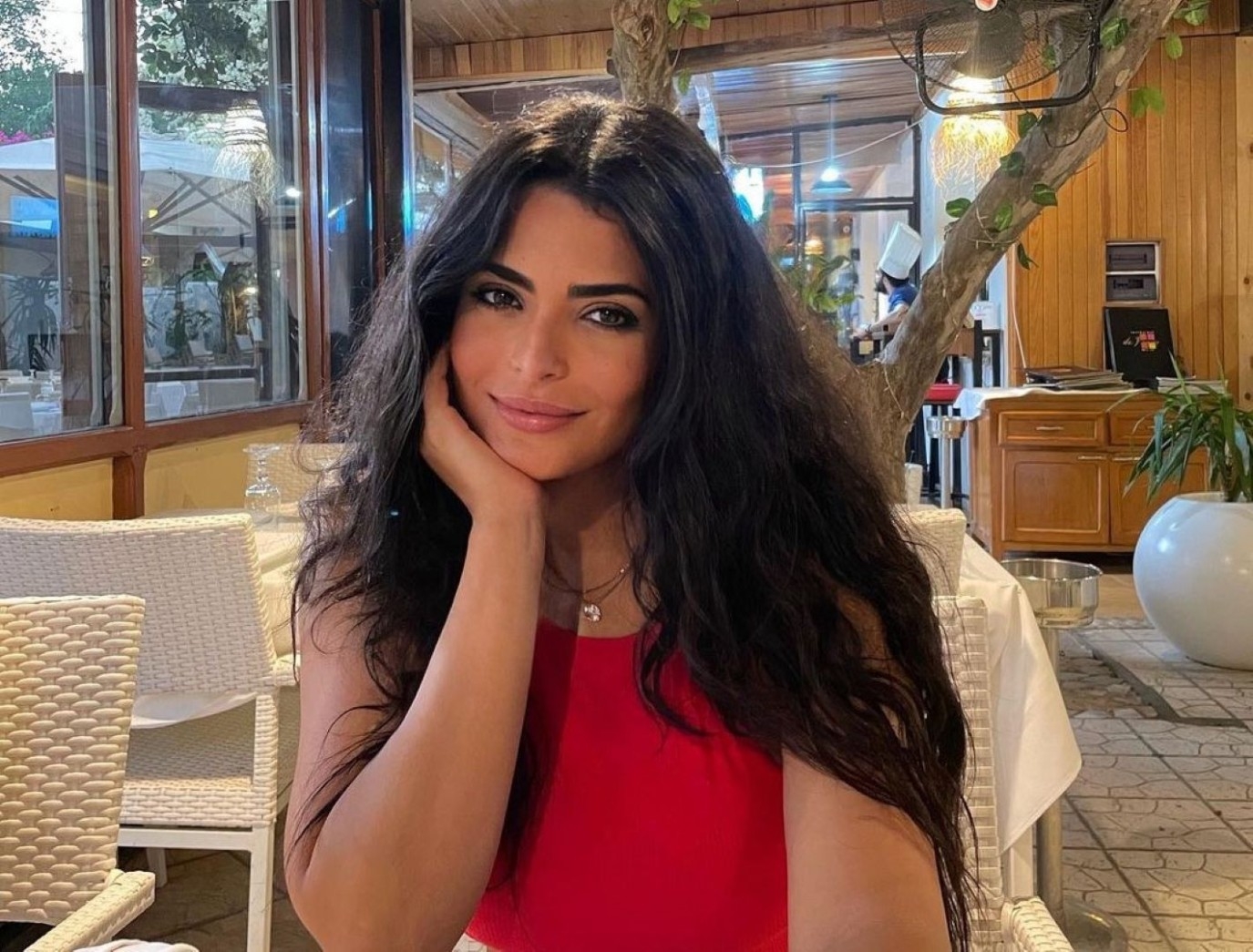 هشام ماجد يستعين بأشغال شقة جدًا ويهنئ أسماء جلال بيوم ميلادها بهذه الطريقة!