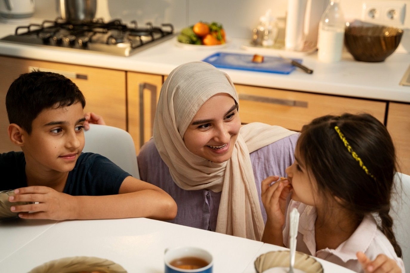 كيف تعلمين طفلك قيم العطاء والتضحية في عيد الأضحى؟