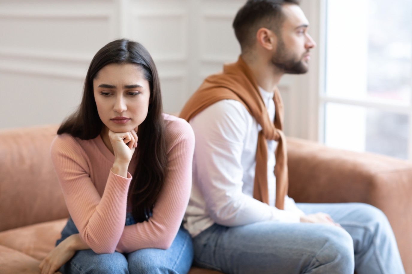 كيف تؤثر التربية المختلفة على العلاقة الزوجية؟