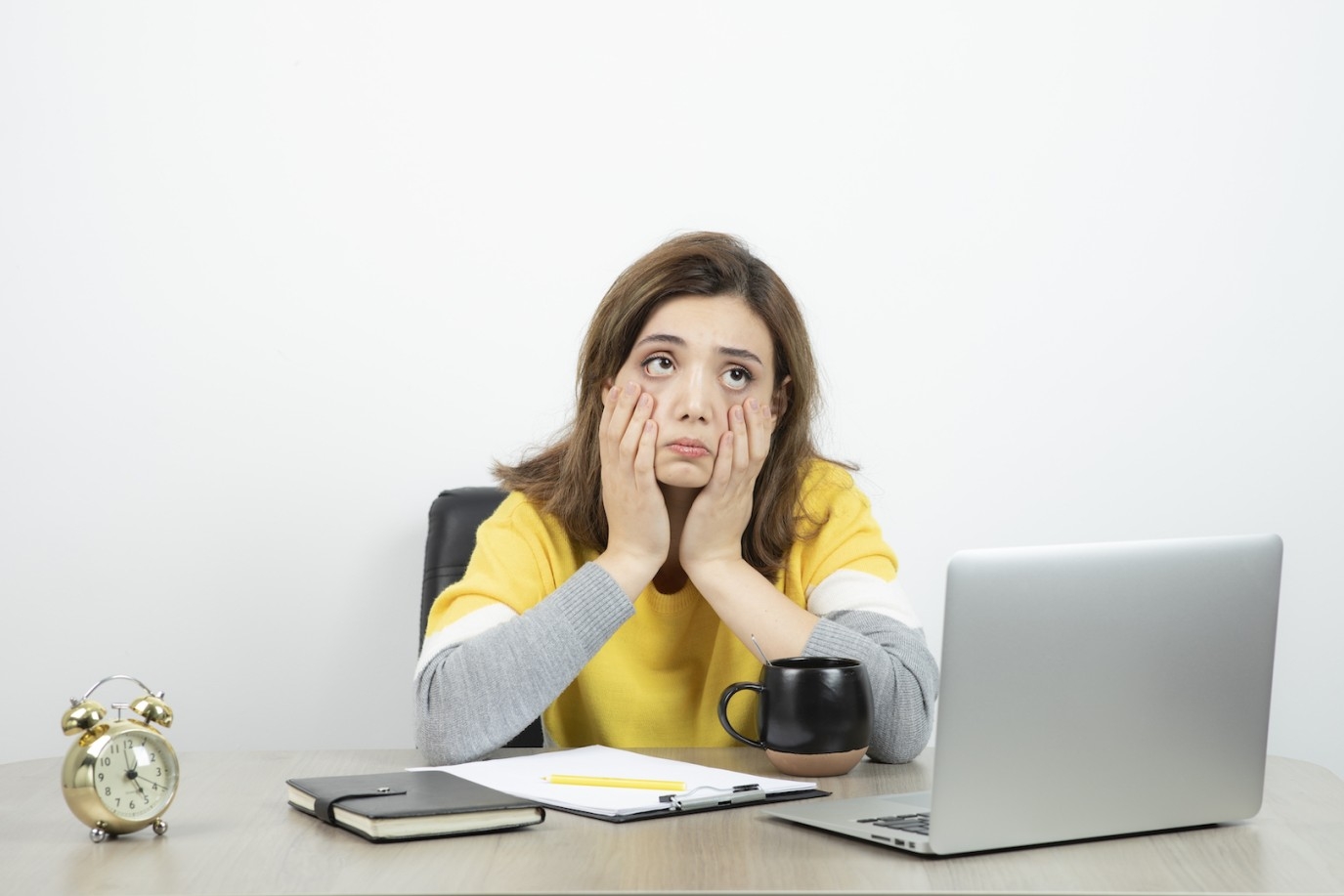 ما هي الـ6 أسئلة الشخصية التي لا مكان لها في حديثك مع زميل العمل؟