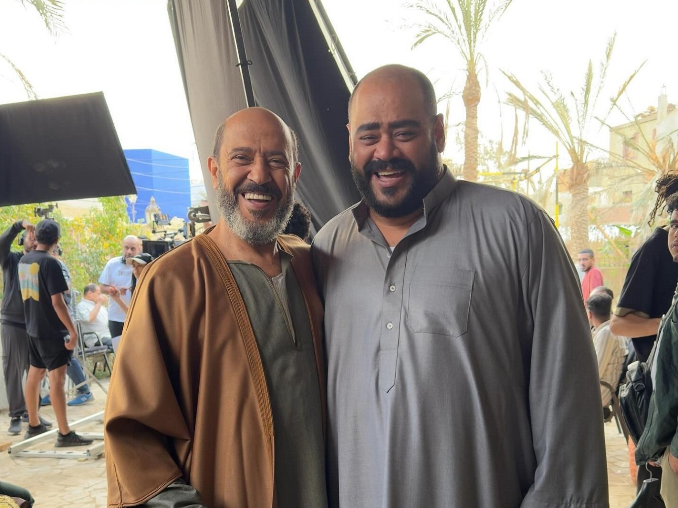 أشرف عبد الباقي يكشف الصور الأولى لفيلم محمد ممدوح وطه دسوقي الجديد دافنينه سوا.. شاهدوها