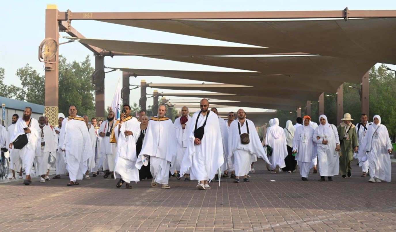 حجاج بيت الله الحرام ينفرون من عرفات إلى مزدلفة