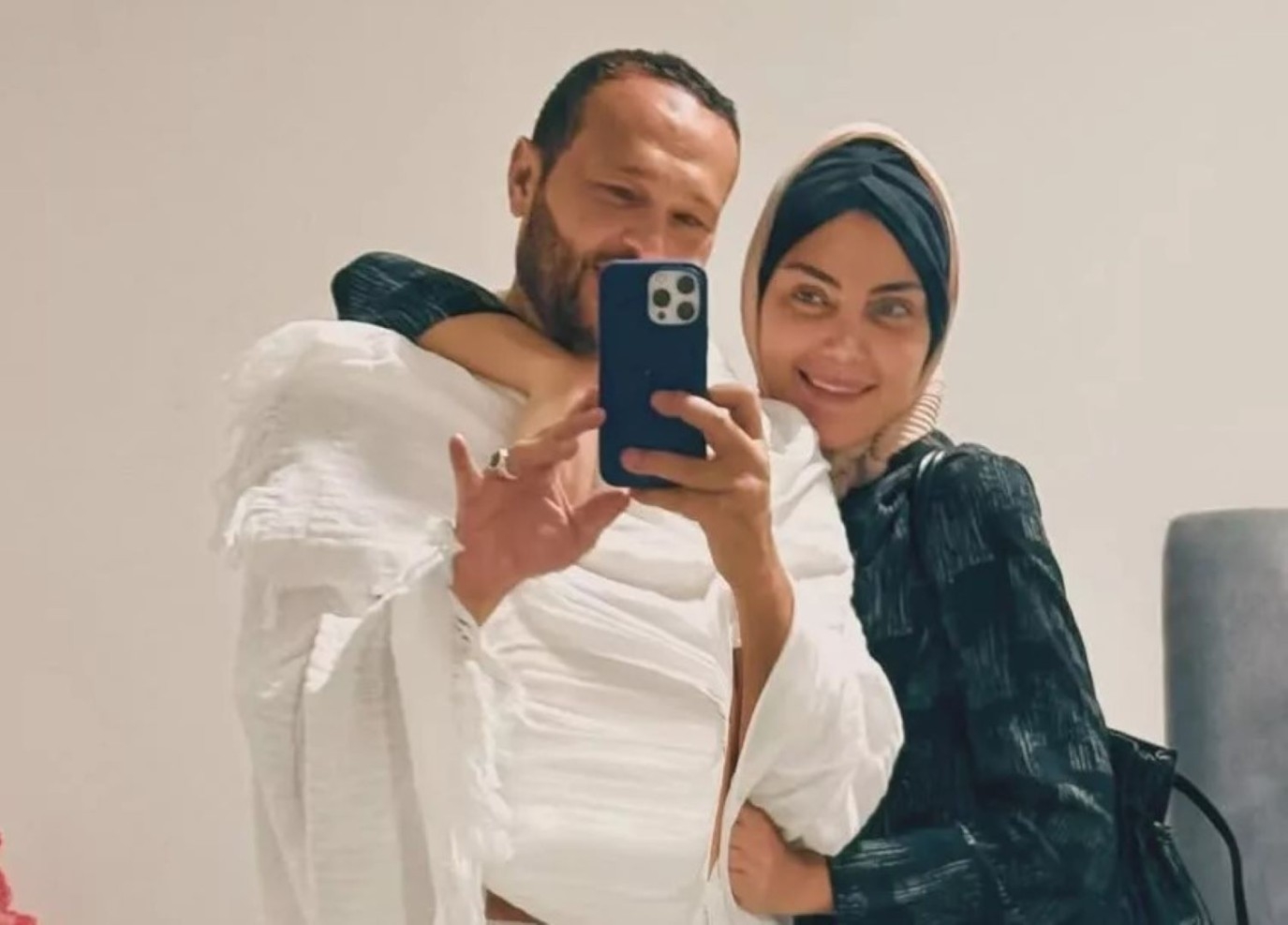 ريهام حجاج تؤدي مناسك الحج برفقة زوجها: رحلة تغسل القلب