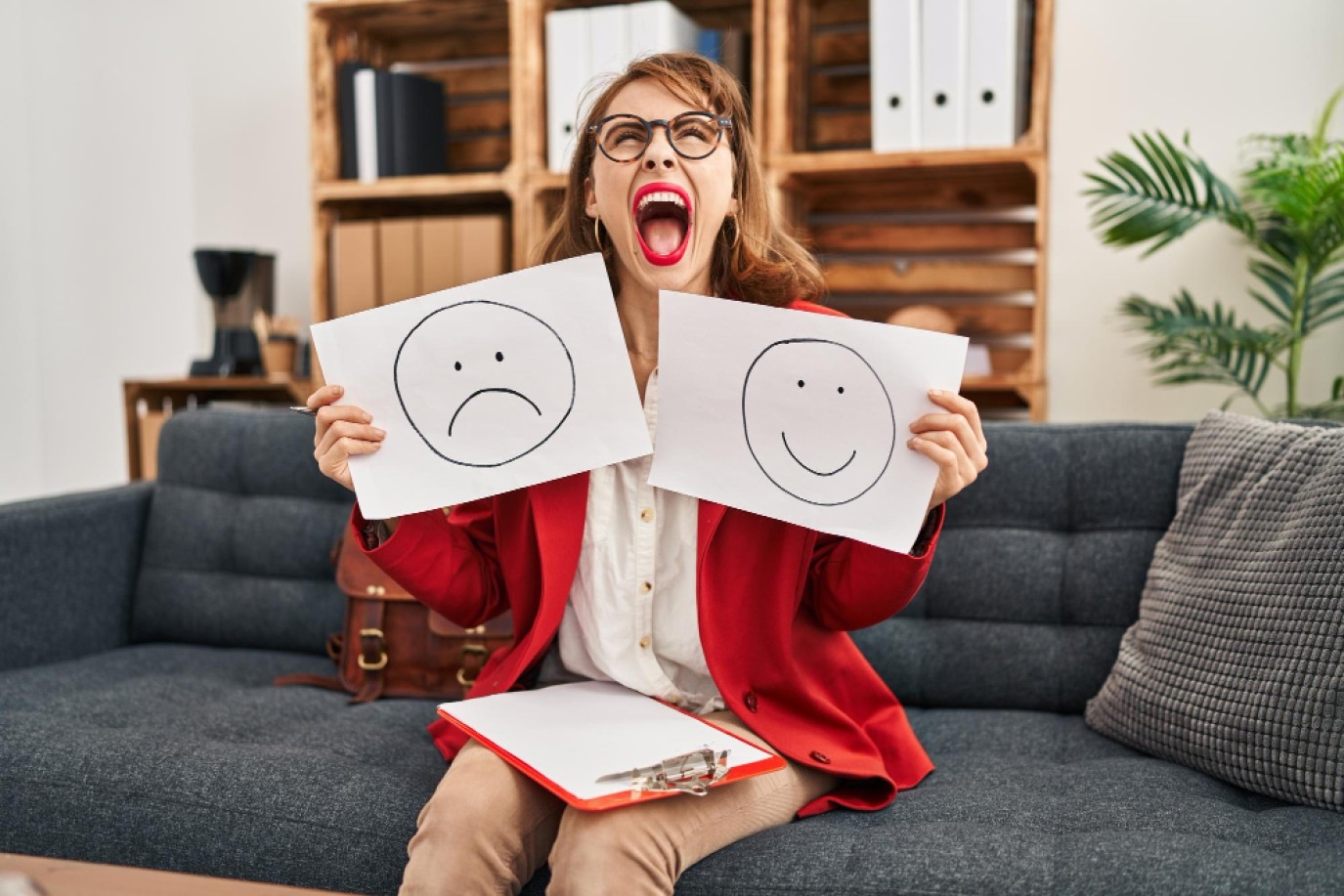 كيف تتعامل مع المشاعر السلبية دون أن تخفيها؟
