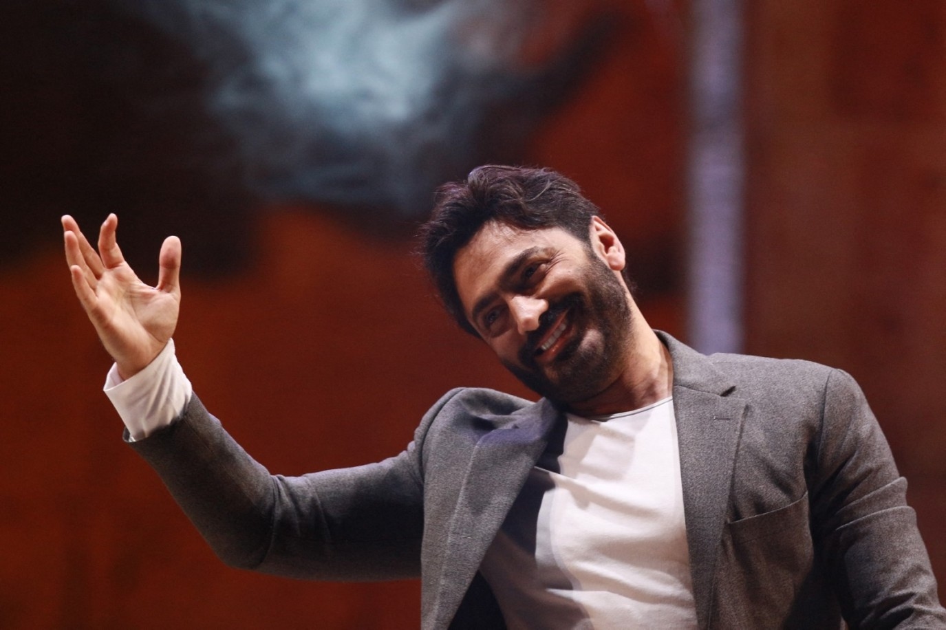 وصولًا لأحدث أفلامه ريستارت.. كيف نجح تامر حسني في استخدام الكوميديا بأفلامه السينمائية؟