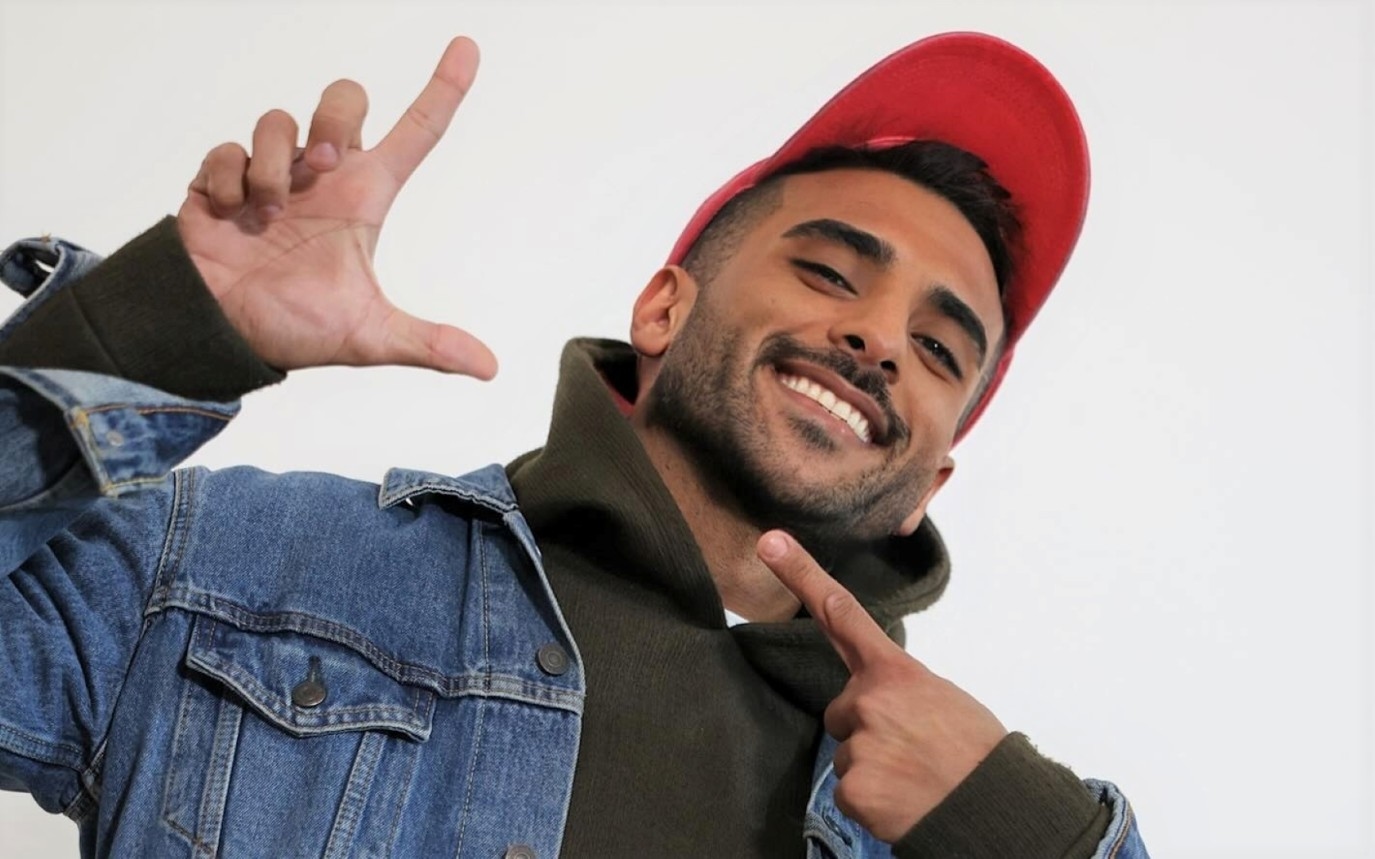 منصور البلوشي يشارك جمهوره صورة له بعد انتهاء عرض مسلسله الصحبة الحلوة وهكذا علق