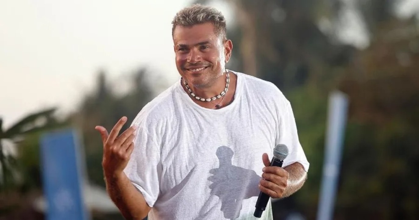 هكذا فاجأ أحمد حلمي وعمرو يوسف عمرو دياب على المسرح... وهذه ردة فعله