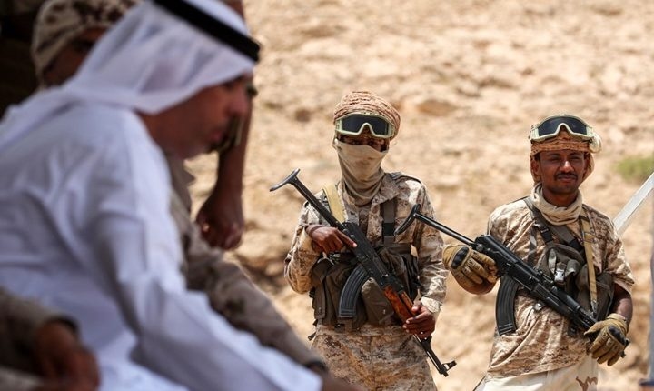 الإمارات تستكمل إنشاء مطار عسكري قرب باب المندب الاستراتيجي واشتباكات في شبوة