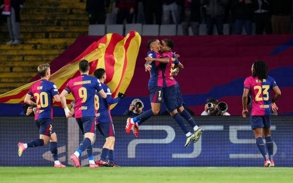 برشلونة يجدد فوزه على بنفيكا ويعبر لربع نهائي أبطال أوروبا