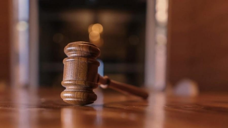 إعفاء المتهم الرئيسي بحريق دار المسنين وإدانة 4 آخرين