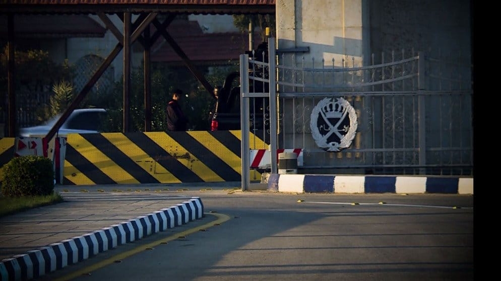القبض على 3 أحداث من جنسية عربية ظهروا يسيئون للعلم