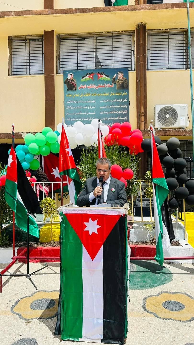 الجراح يتابع تخريج المشاركات في التدريب العسكري في مدرسة حرثا الثانوية للبنات