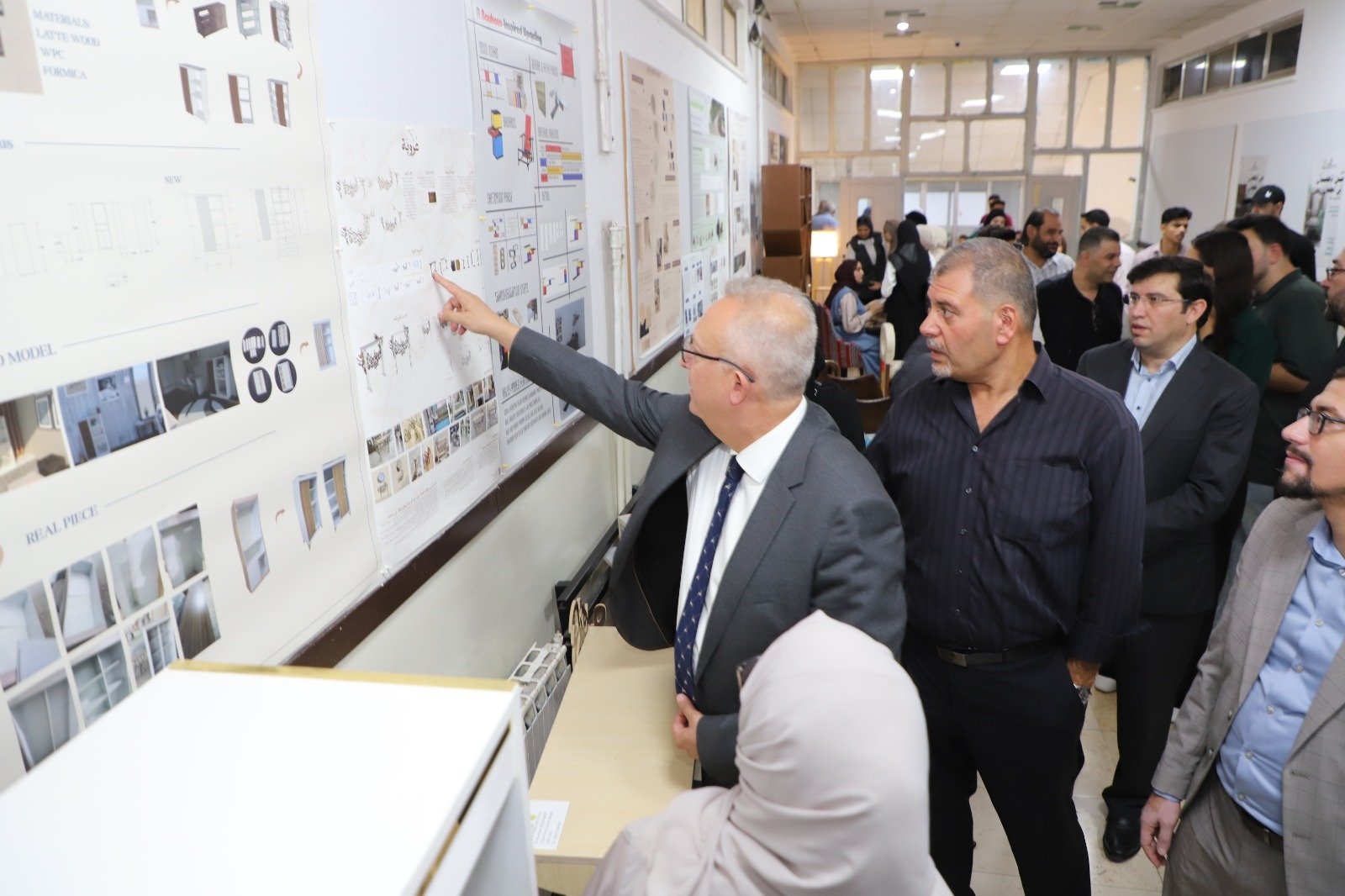 'فنون اليرموك' تنظم معرضا بعنوان من 'الإهمال إلى الجمال' لترسيخ مفاهيم التصميم المستدام والابتكار البيئي- صور