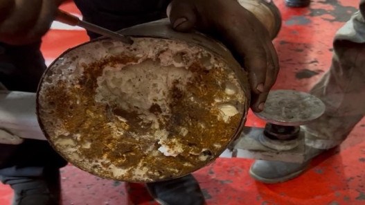 إحباط تهريب 45 كغم من الكريستال أُخفيت داخل قطع آليات ثقيلة