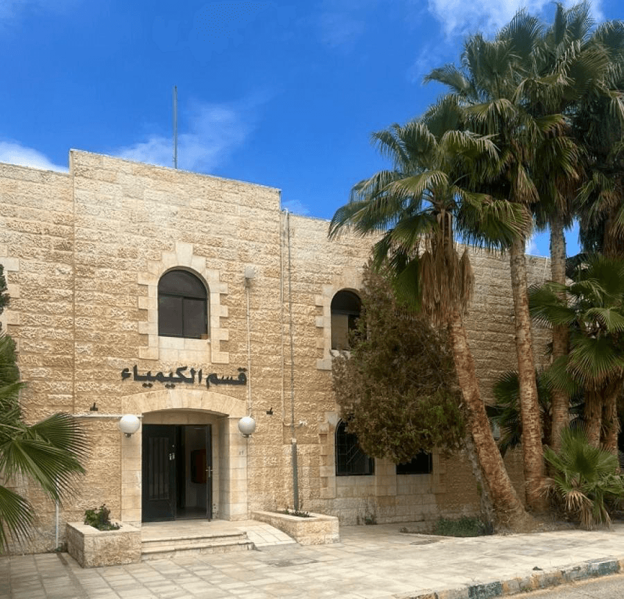 على مشارف التخرّج: لقاء الخبرة بالحُلم… أساتذة الكيمياء في الجامعة الهاشمية يرسمون طريق الإبداع لطلبتهم