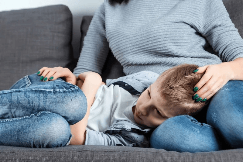 طرق طبيعية لتخفيف آلام المعدة عند الأطفال