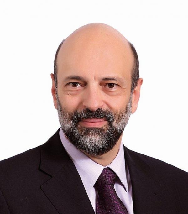 الاستقلال …شجرة معمرة تعانق السماء