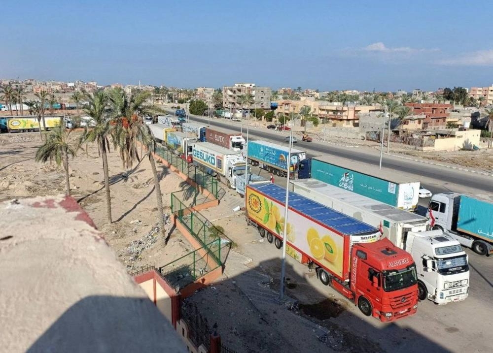 الأورومتوسطي: 5 شاحنات دخلت غزة اليوم بينها شاحنتان محملتان بالأكفان