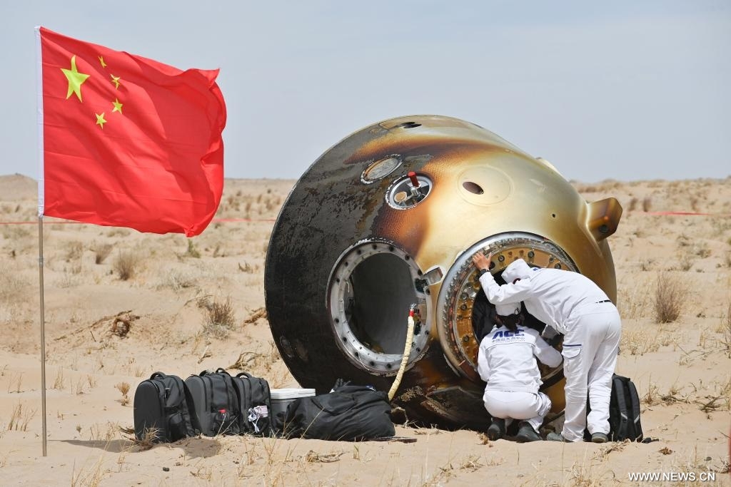 مركبة Shenzhou 19 الصينية تعود مع روادها إلى الأرض