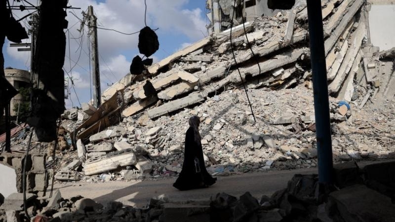 10 شهداء بينهم أم وأطفالها الستة في قصف للاحتلال على رفح ودير البلح بقطاع غزة