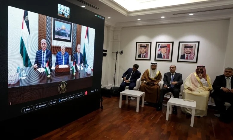بعد رفض الاحتلال دخولها إلى رام الله .. الرئيس عباس يجتمع مع اللجنة الوزارية العربية الإسلامية عبر الفيديو كونفرس