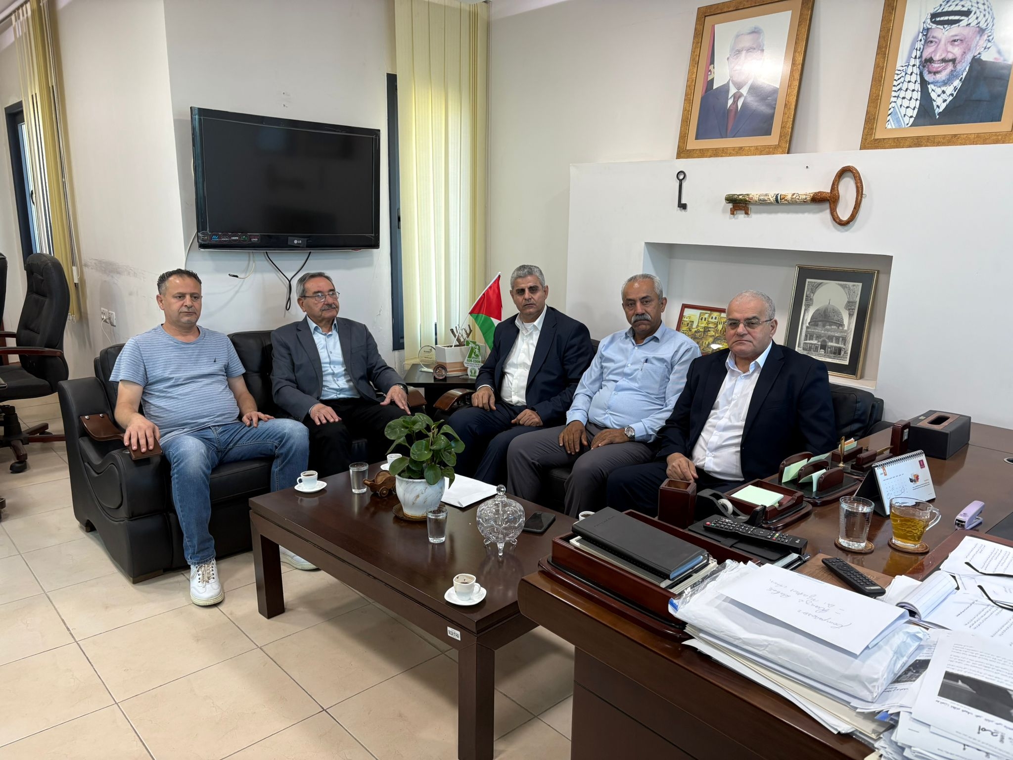 عضو تنفيذية منظمة التحرير رمزي رباح يستقبل وفدا من بلدية بروقين
