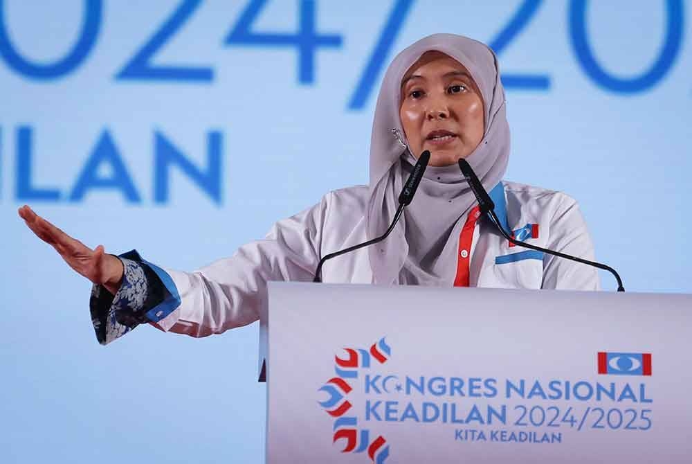 Nurul Izzah must prove she's more than just 'Anwar's daughter'