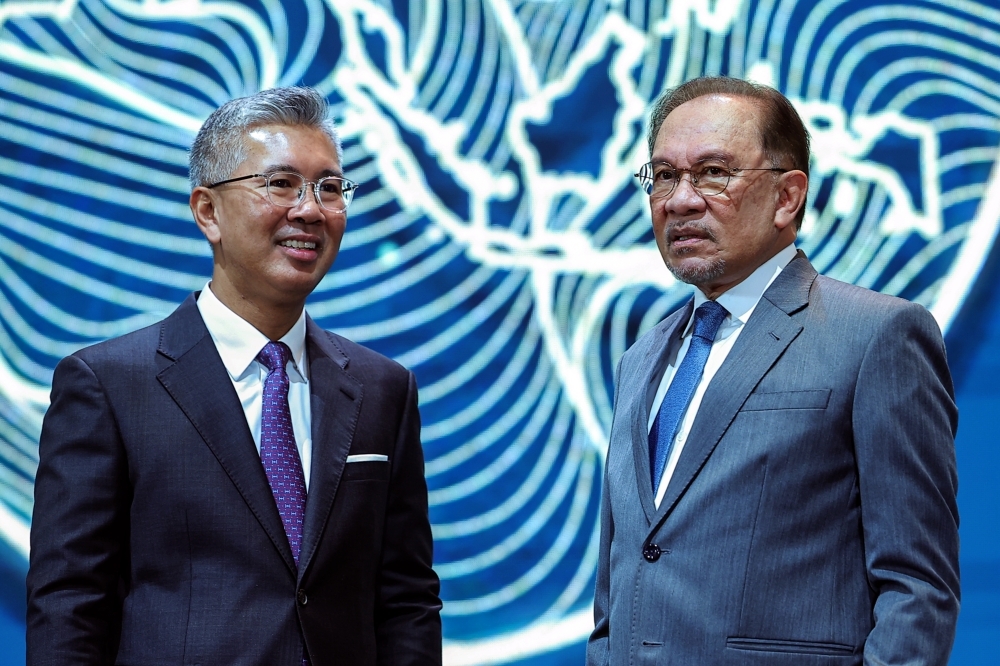 Next Economy Minister needs expertise and public trust, analysts warn